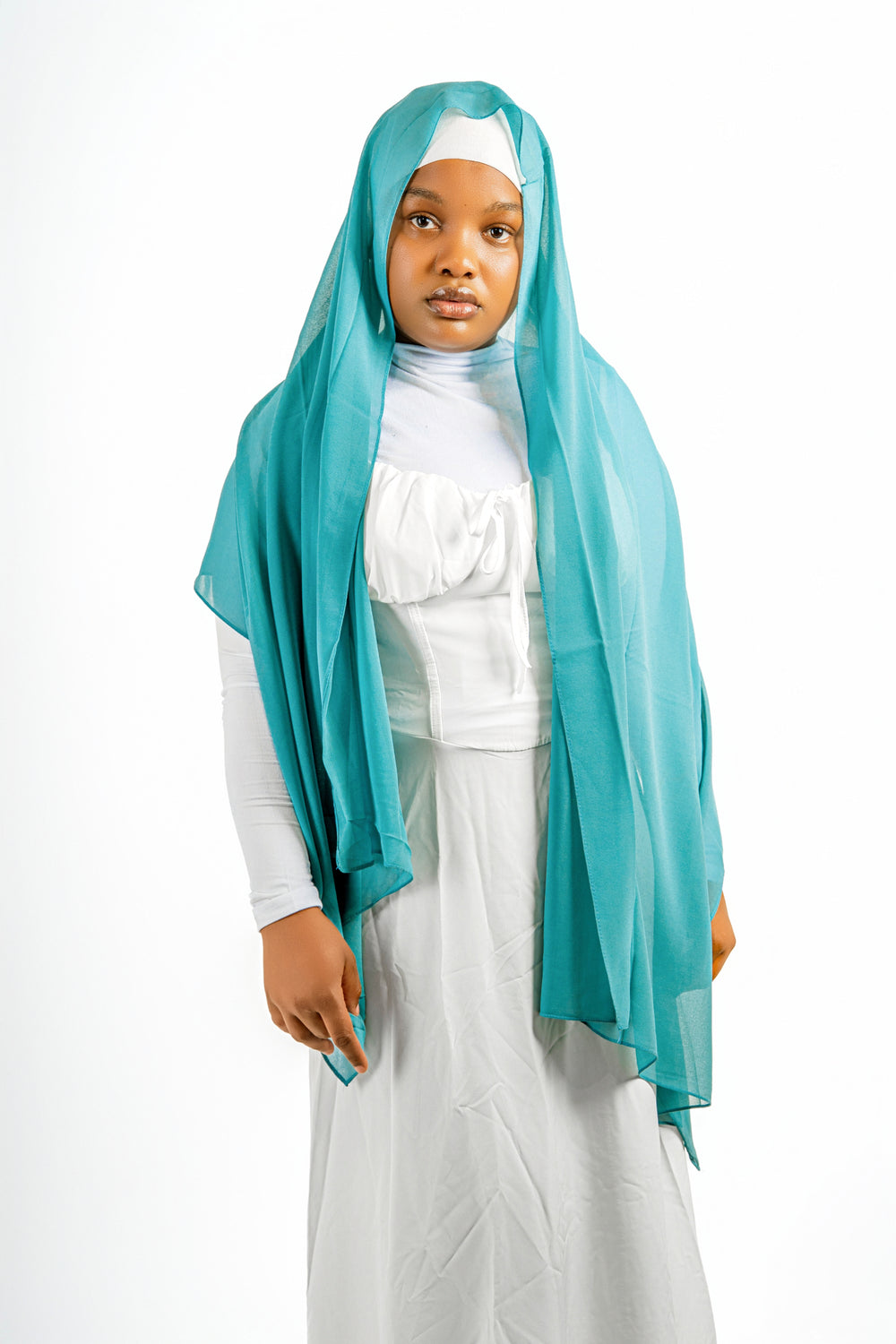 Femme portant un hijab orange